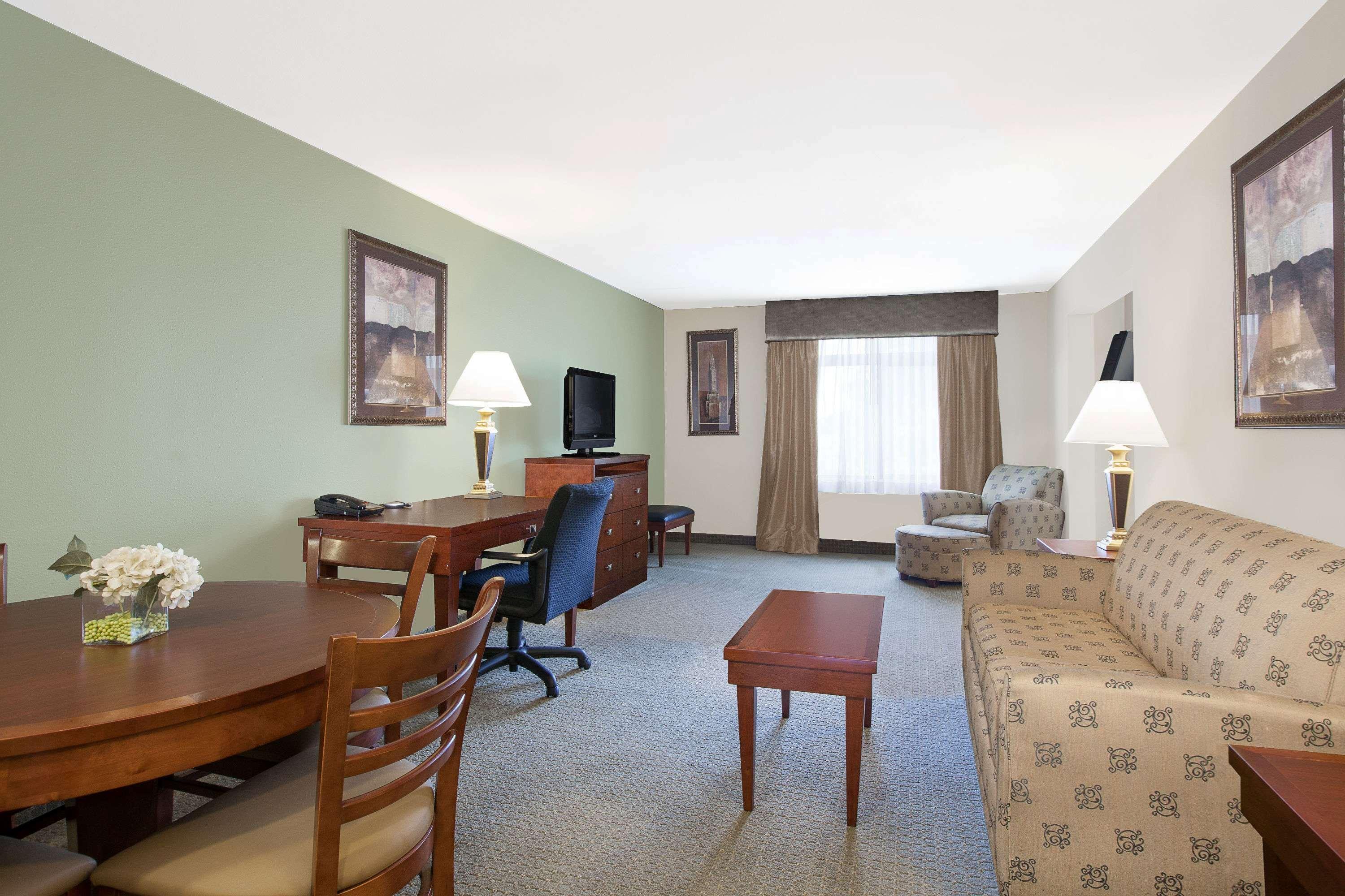 Wingate By Wyndham Lafayette Airport Hotel Exterior photo